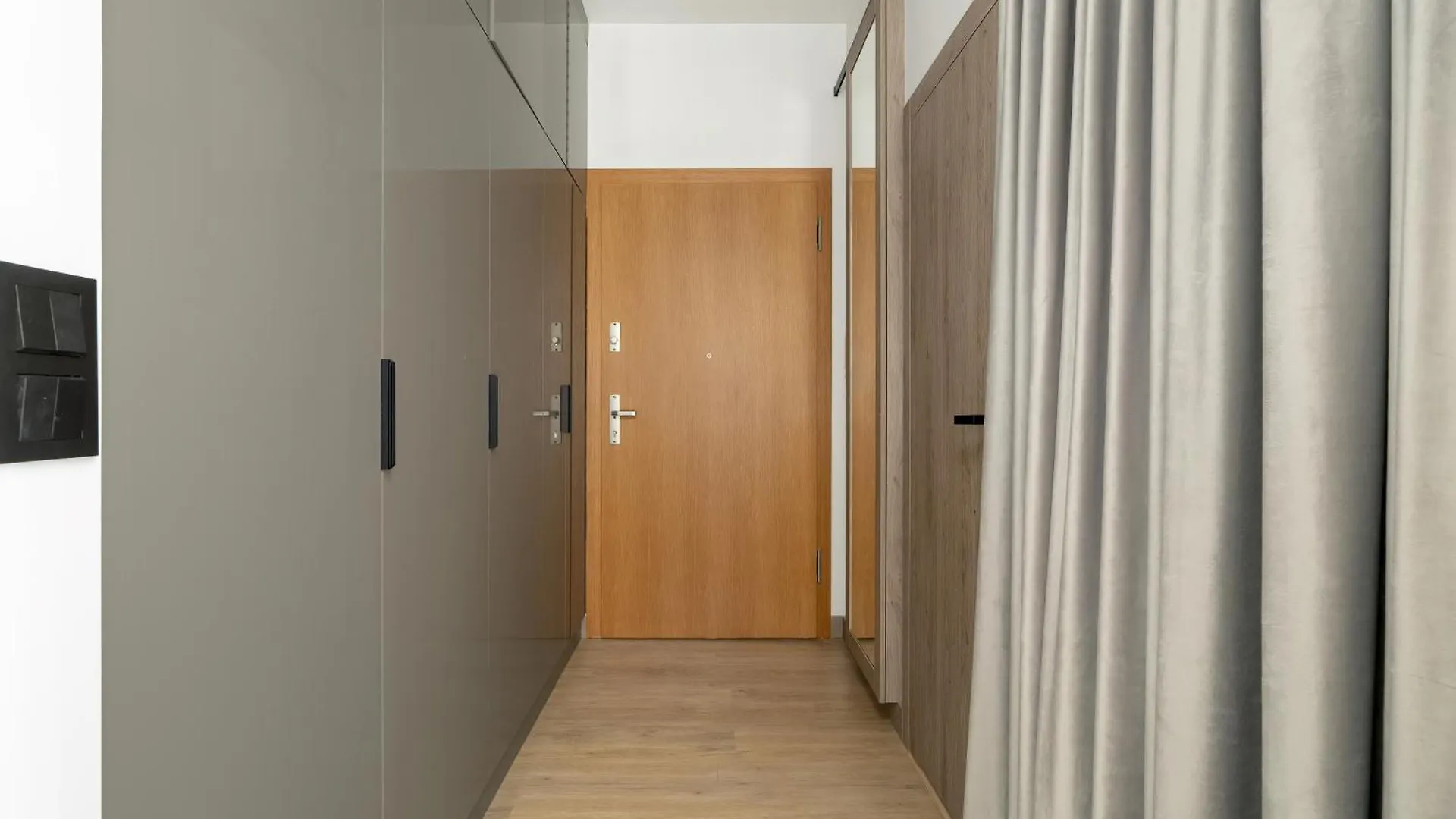 Rodzinne Studio Dla 5 Osob Poznan Klimatyzacja By Noclegi Renters 0*,  Poland